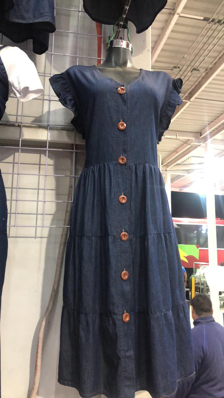 Campesino con botón de madera